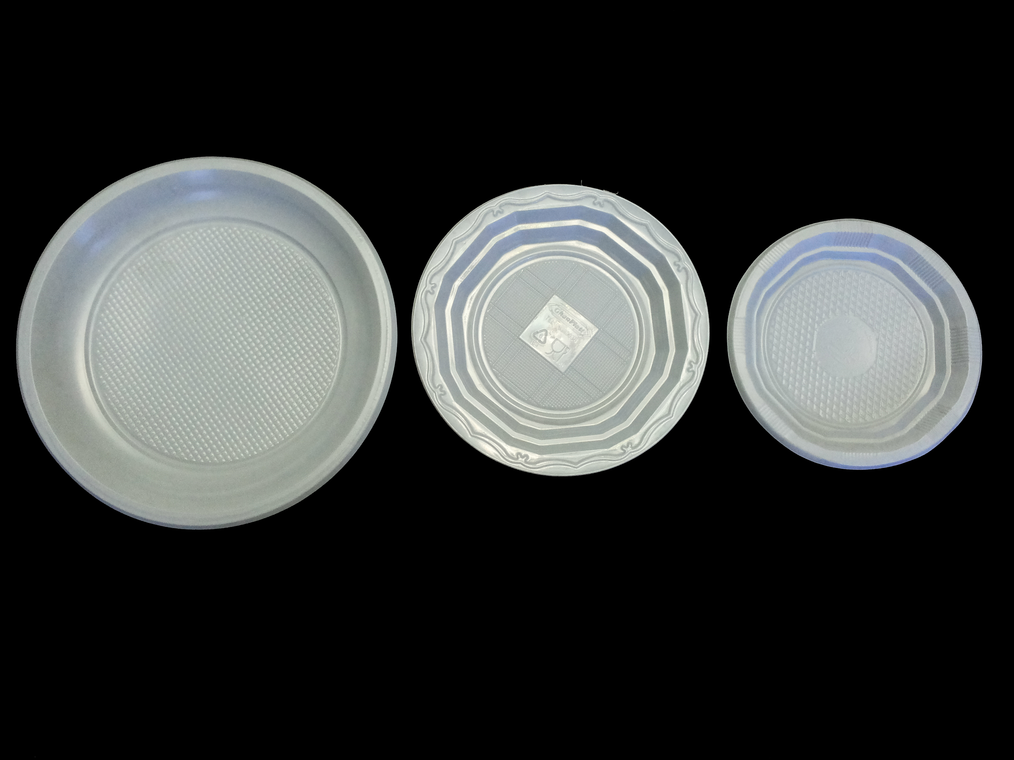 صحون بلاستيك